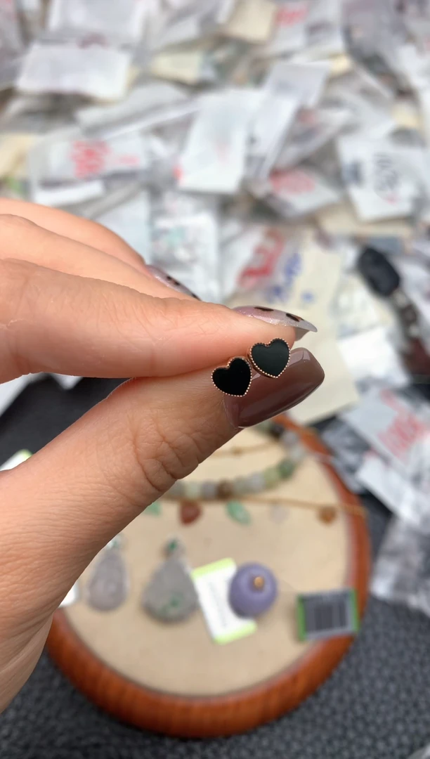 18K金镶嵌挂件翡翠—