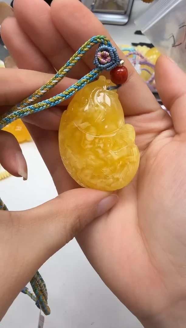 裸石琥珀未镶嵌如图