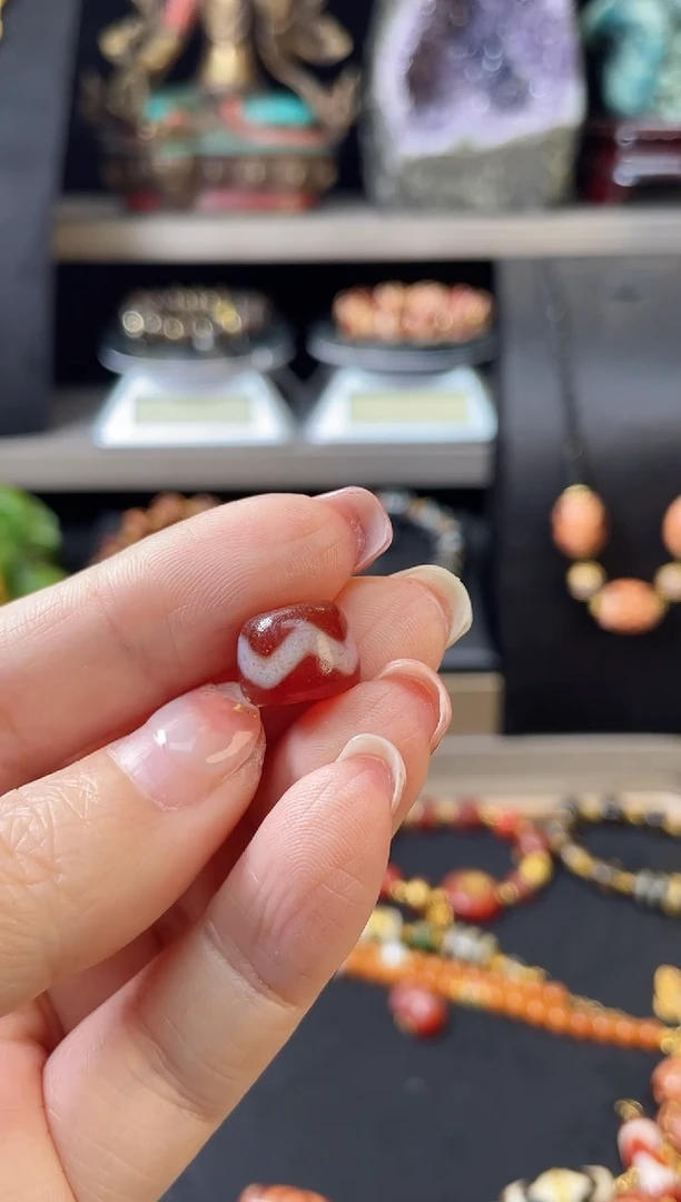 玛瑙/玉髓散珠高**彩金蟾红肉断珠