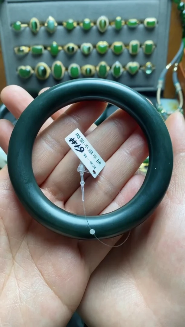 【闪购商品】和田玉61圈口未镶嵌手镯