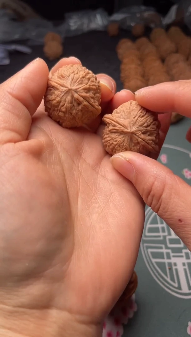 把件文玩核桃w56  猫眼 33尺