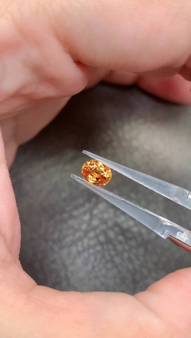 【闪购商品】石榴石（芬达石）裸石未镶嵌1.27ct 椭圆 YH