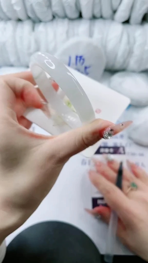 【闪购商品】石英质玉手镯未镶嵌多样性发货V325