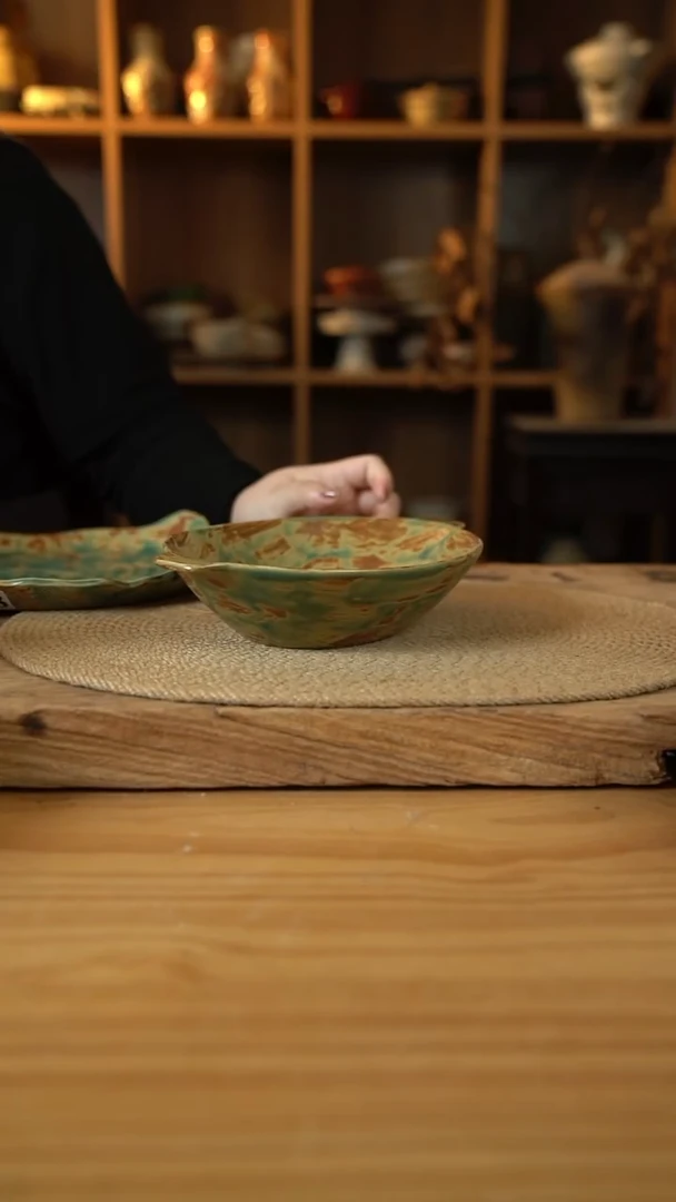 黄绿色系列的8英寸双耳椭圆深盘1个