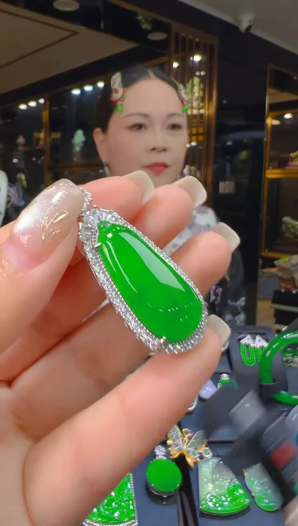 吊坠(赠链)银S925镶嵌翡翠008（多样性发其一）