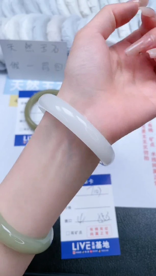 【闪购商品】石英质玉手镯未镶嵌T107-55.3