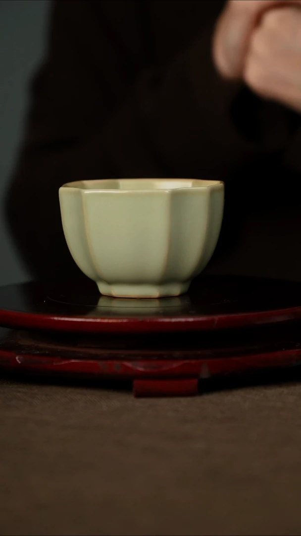 全品 粉青 四方葵口杯 带底款