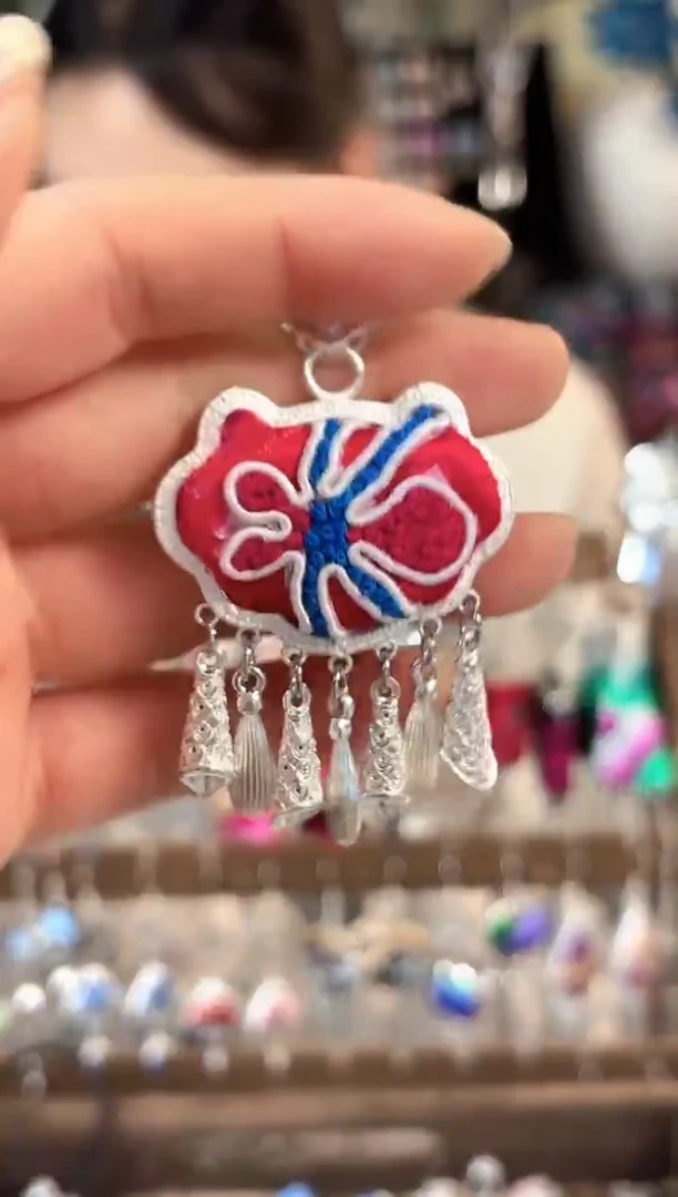 彩云南阁非遗老绣苗银饰品125