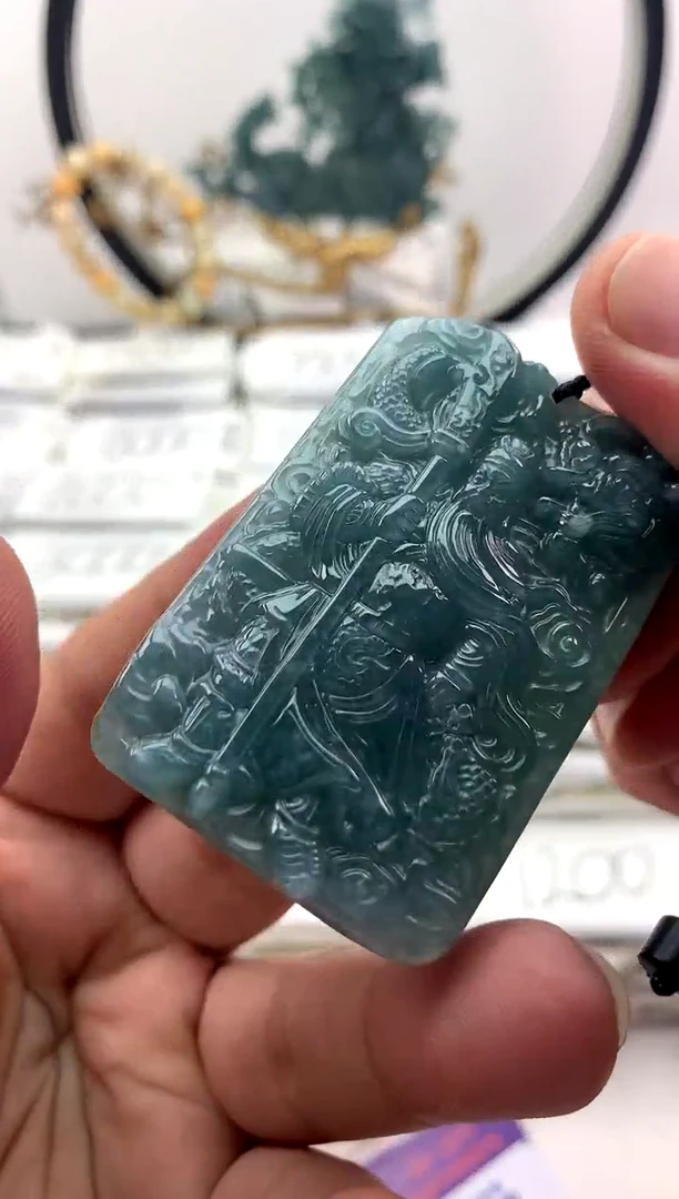 翡翠未镶嵌颈饰关公