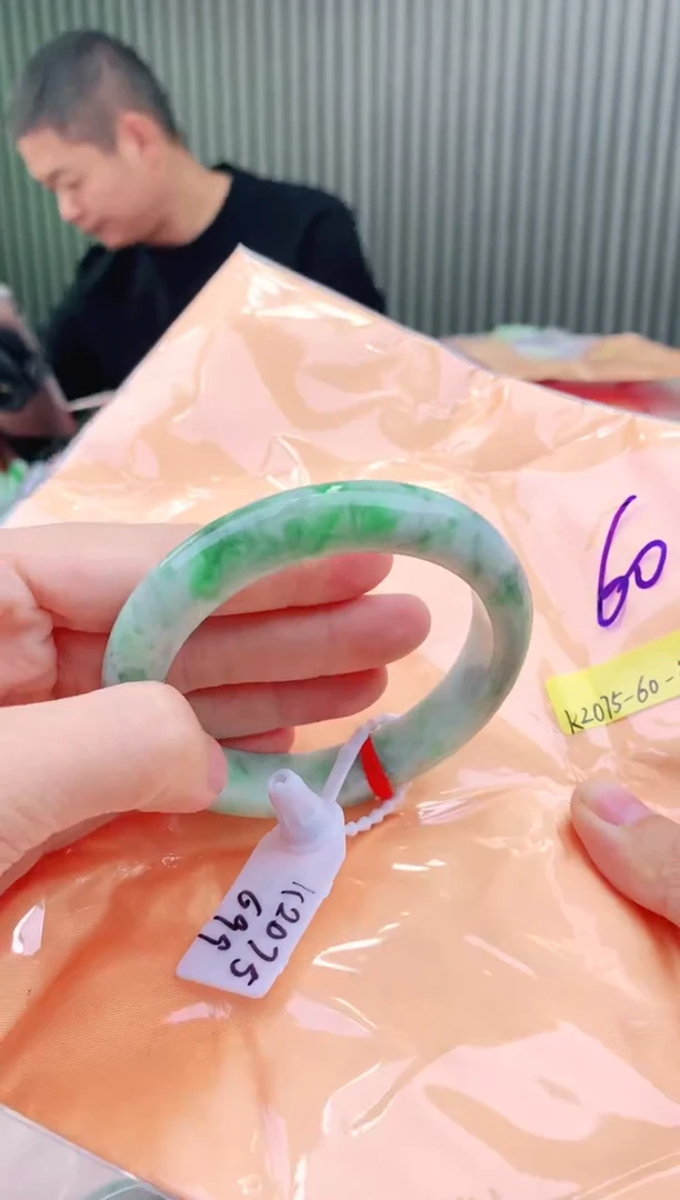 未镶嵌手镯翡翠60