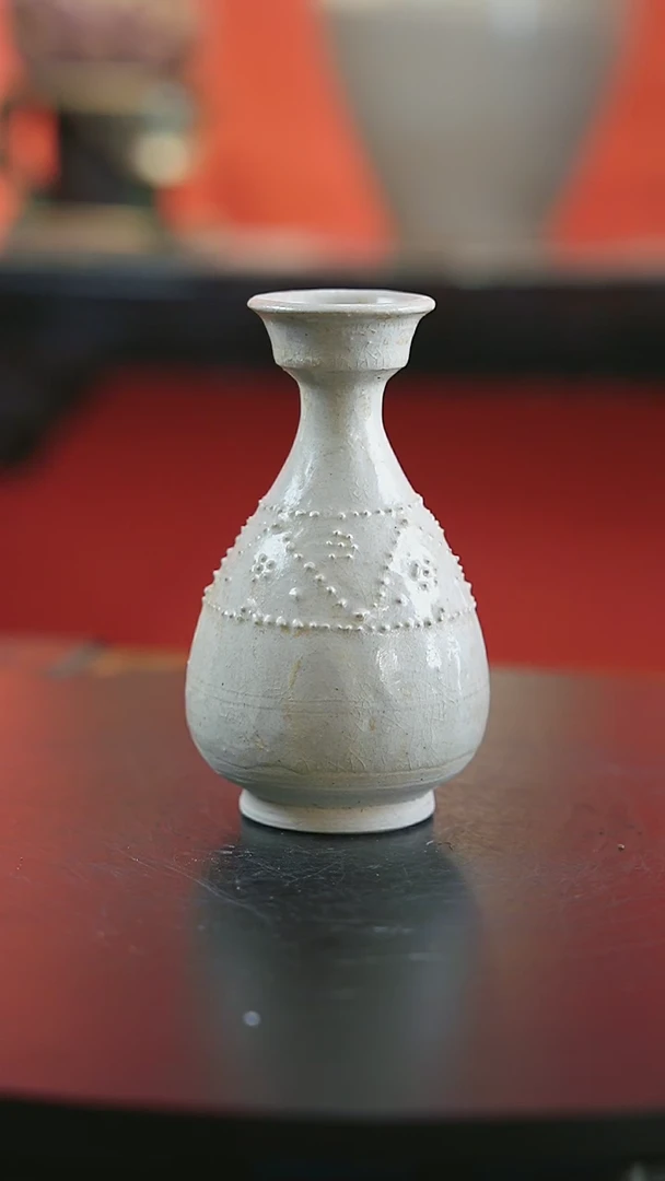 【闪购商品】瓷器白瓷乳钉瓶1件