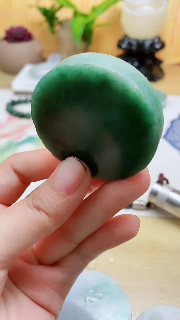 翡翠未镶嵌颈饰y****?翡翠240