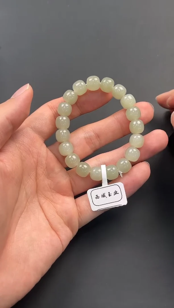 未镶嵌手串和田玉A****巧福利且末青白老型手串卡10微色差 纹裂