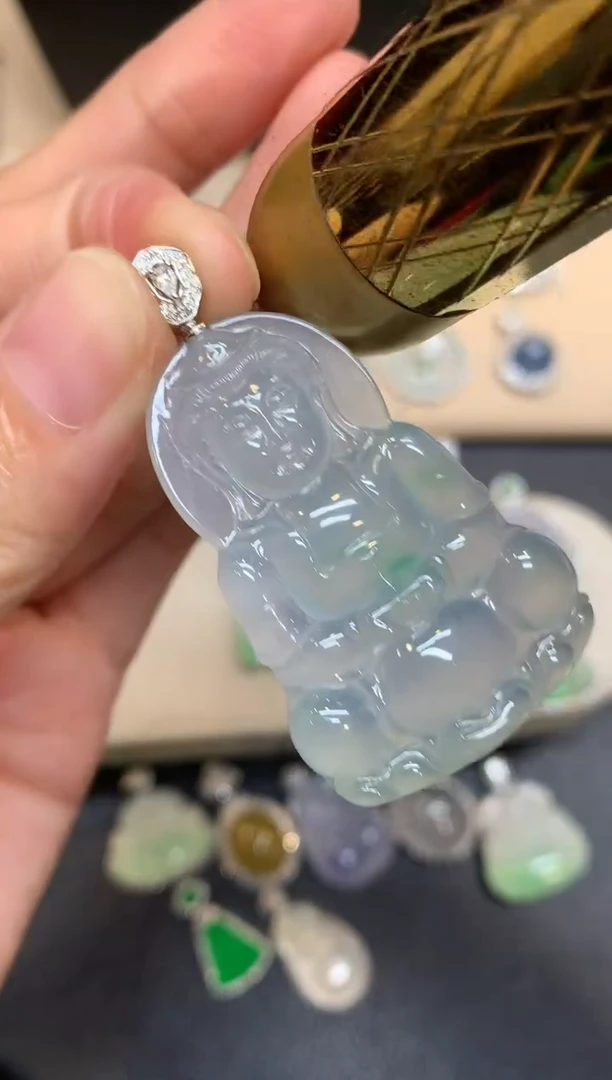 颈饰18K金镶嵌翡翠观音【无服务费