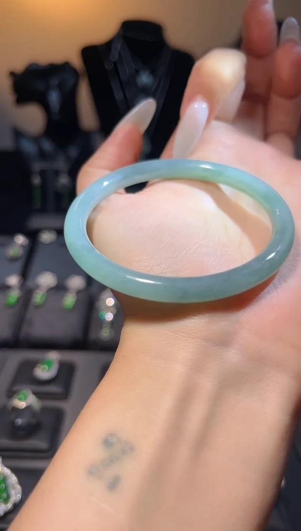 未镶嵌手镯翡翠手镯