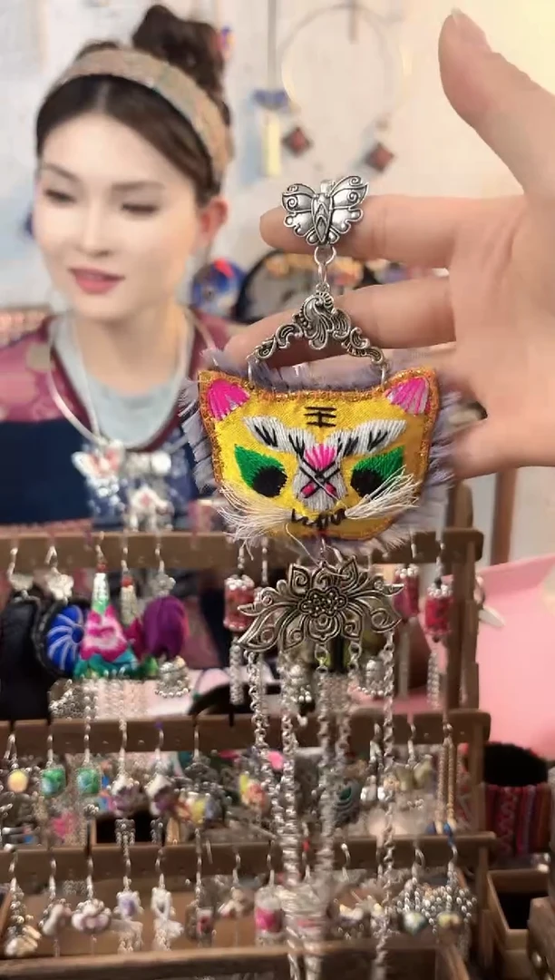 织绣民族风非遗老绣饰品124