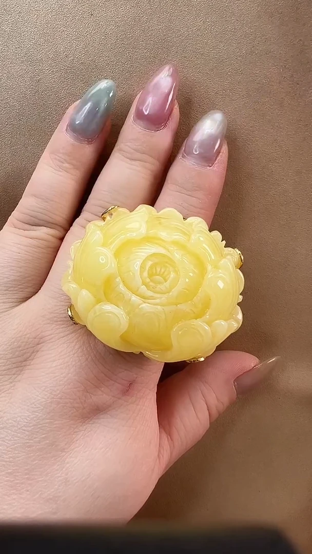 未镶嵌颈饰琥珀戒指