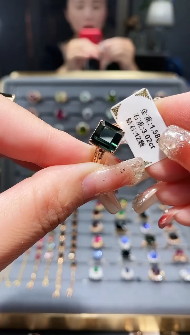 18K金镶嵌戒指碧玺3.02.