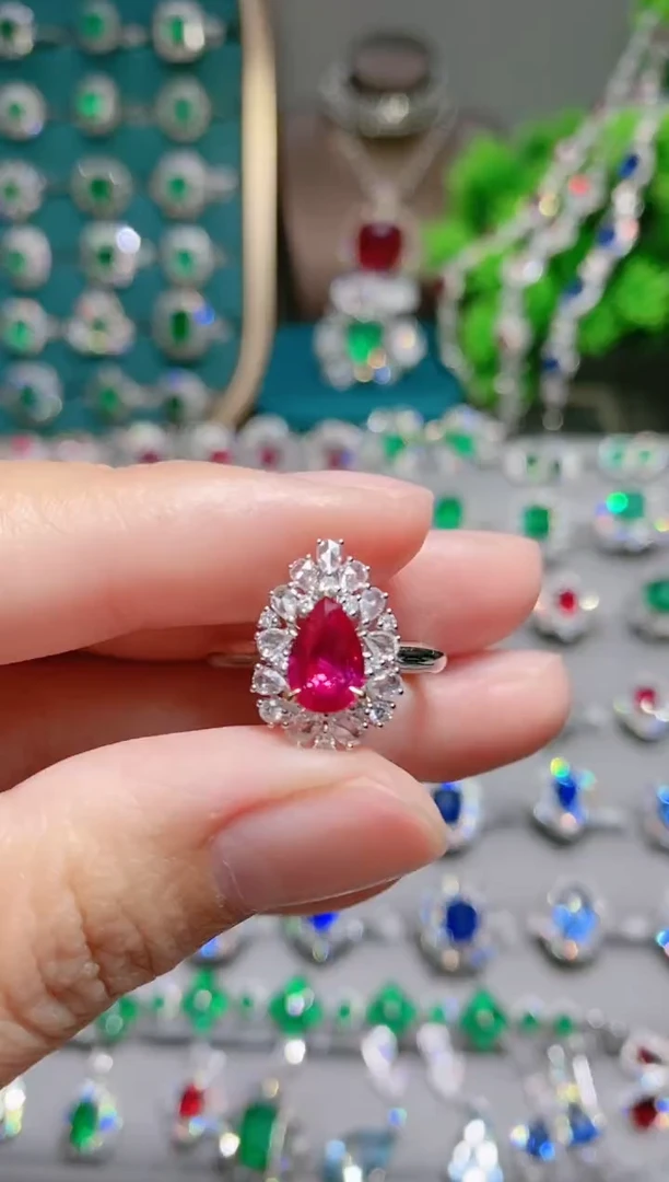 18K金镶嵌18K金戒指红宝石.