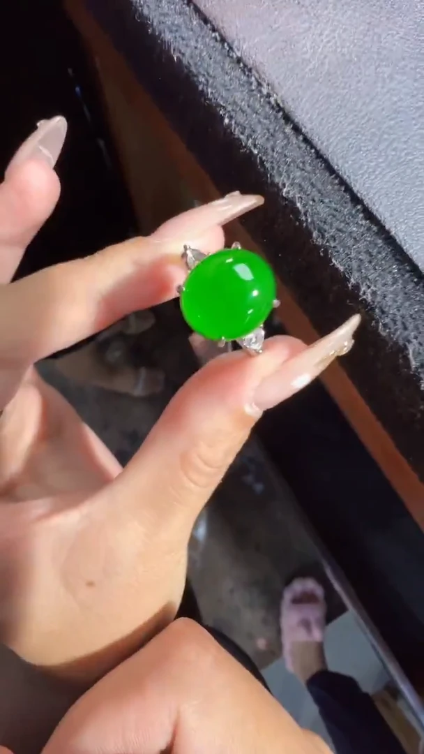 未镶嵌定制翡翠翡翠A货有轻微色差属于正常现象，戒指多样性发货1