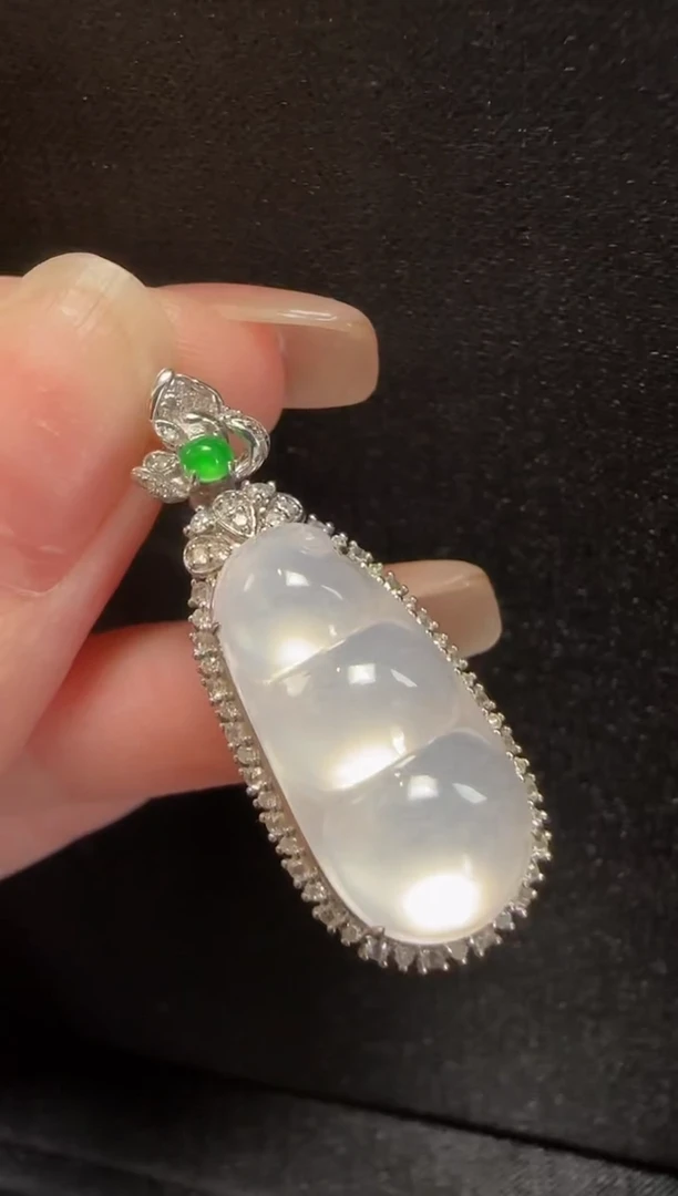 【闪购商品】翡翠颈饰18K金镶嵌001豆子一个