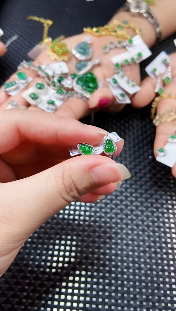 【闪购商品】翡翠耳饰未镶嵌111111111