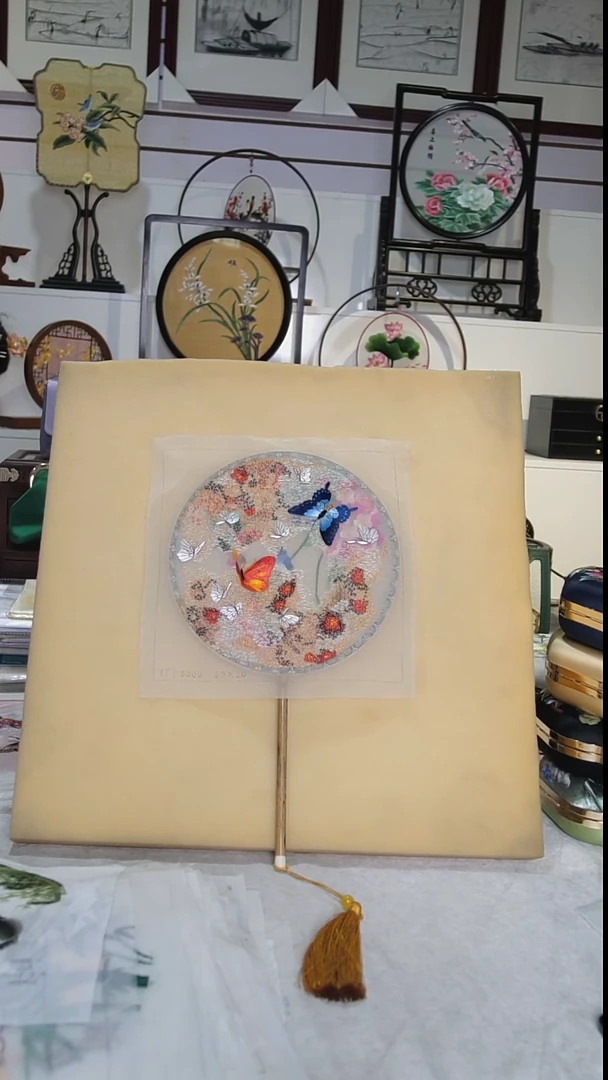 织绣定制湘妃竹小扇子圆形纯手工绣花蝴蝶