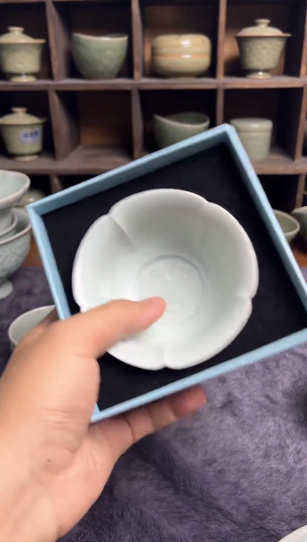 【闪购商品】微瑕天青水鸭出筋花口杯1只礼盒装