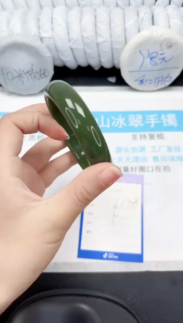 【闪购商品】石英质玉手镯未镶嵌148-64.5