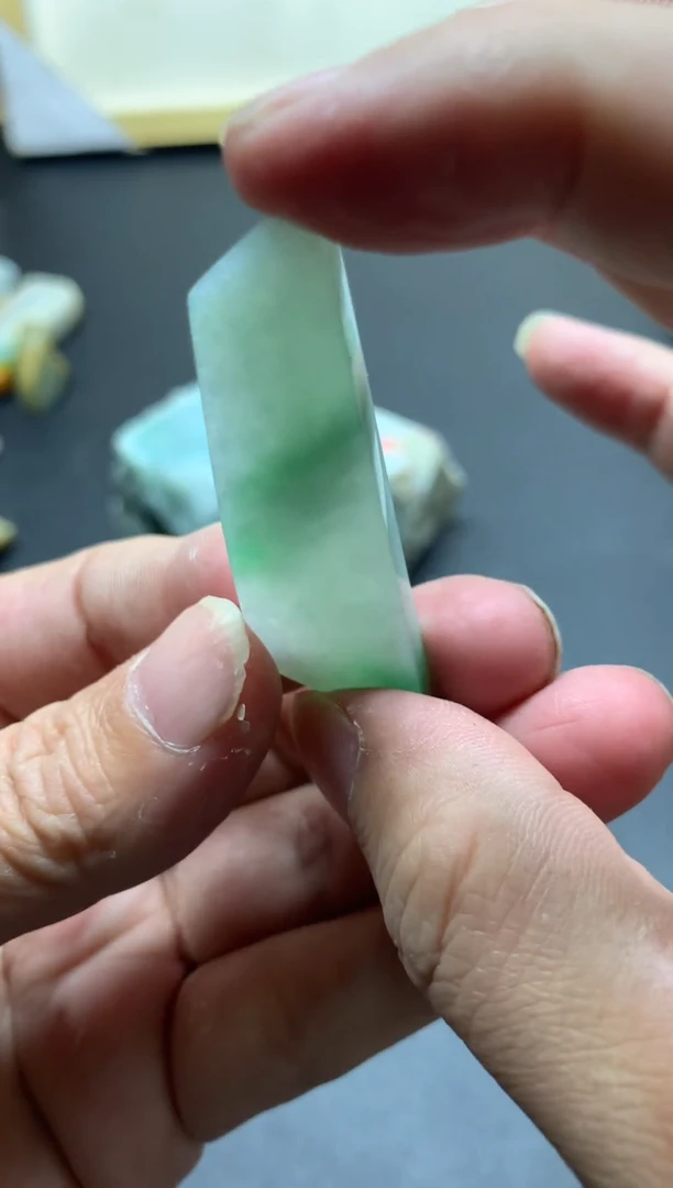 【闪购商品】翡翠颈饰未镶嵌天然翡翠A货