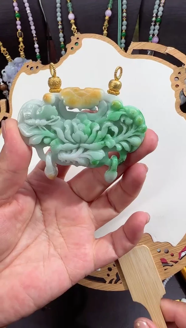 翡翠未镶嵌颈饰吊坠