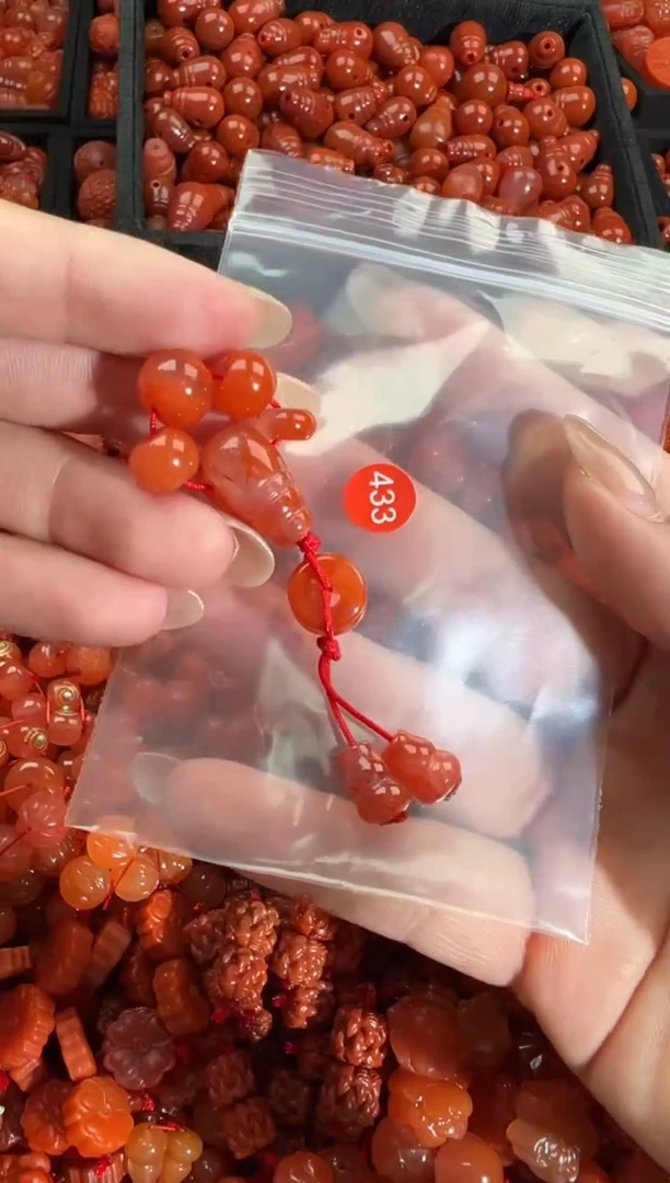 南红玛瑙未镶嵌颈饰1