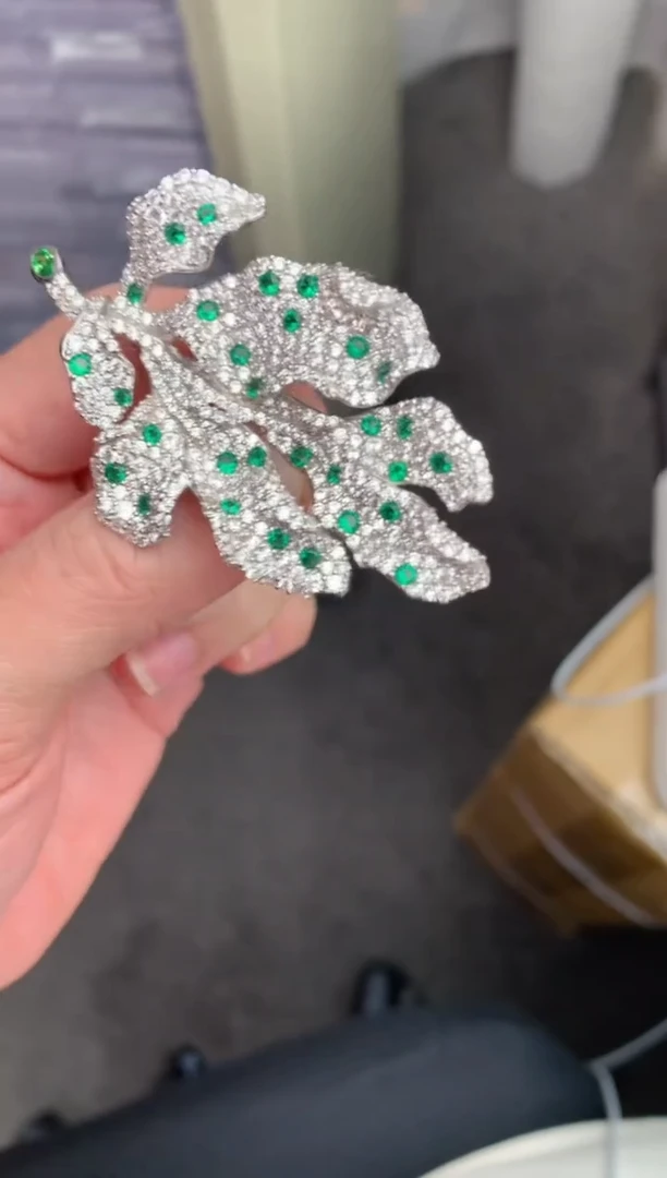 【闪购商品】石榴石（沙弗莱）胸针银S925镶嵌沙弗莱胸针