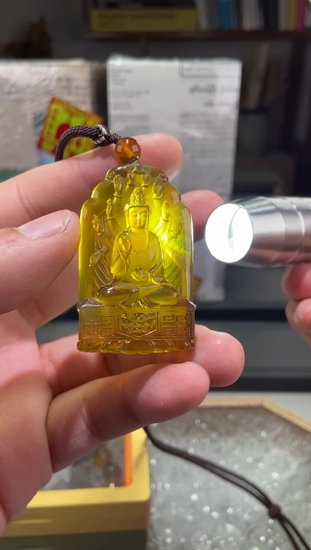 琥珀颈饰未镶嵌千手观音