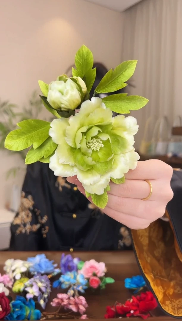 刺绣百**，绿色百合边夹