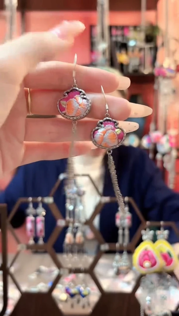 织绣云织谣民族风精美饰品  264*