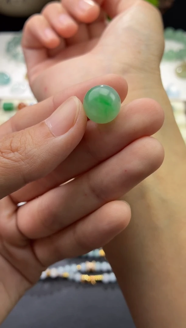 翡翠未镶嵌颈饰大卡绿珠