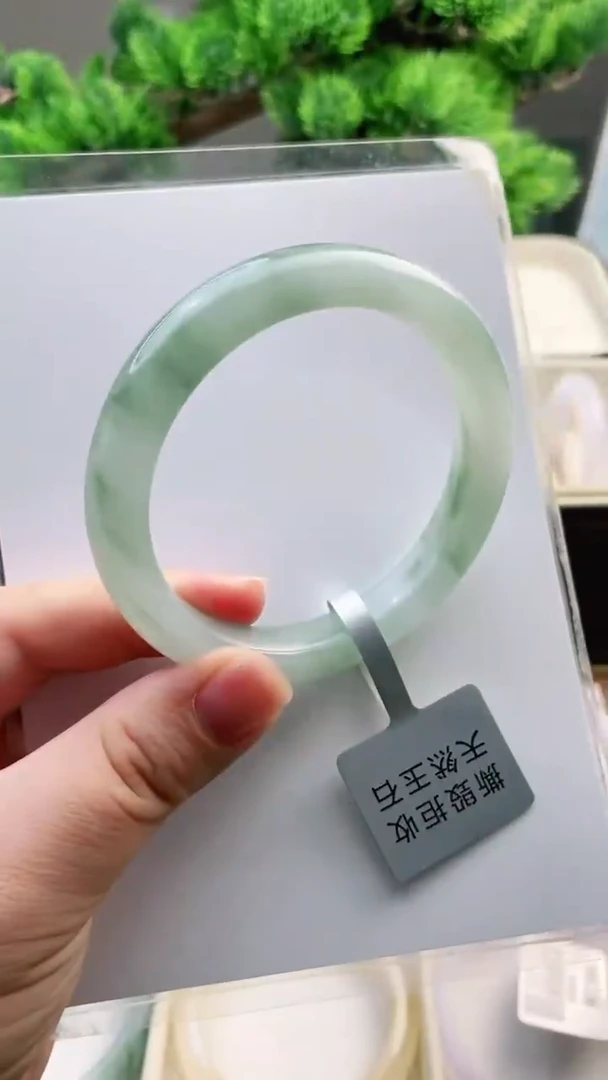 【闪购商品】石英质玉手镯未镶嵌58