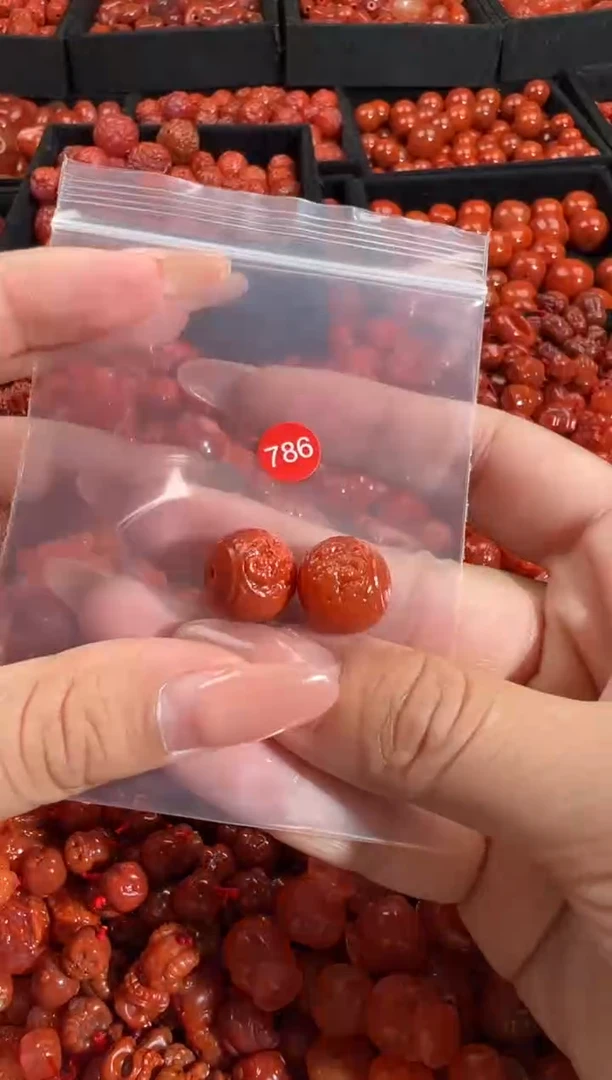 南红玛瑙未镶嵌颈饰1
