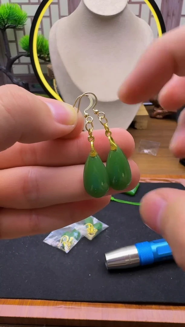 14K金镶嵌和田玉耳饰E119