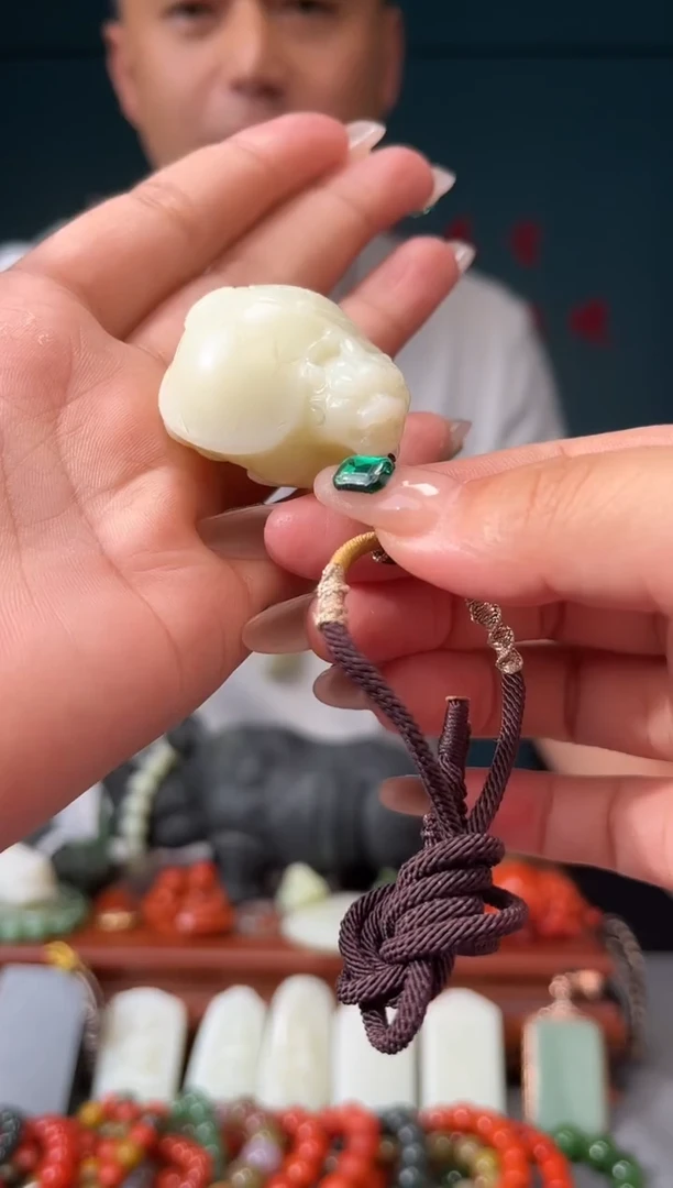 和田玉未镶嵌颈饰吊坠