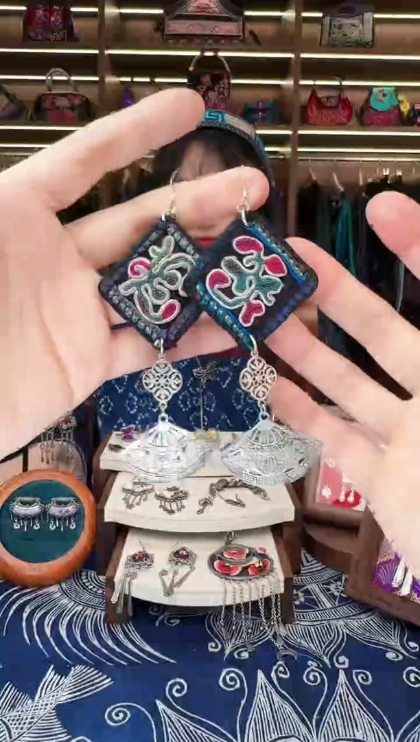 织绣18黔东南苗族刺绣