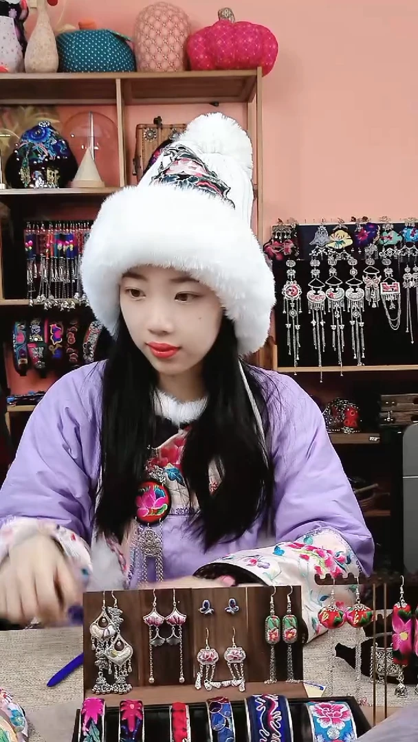 【闪购商品】织绣民族风老绣饰品287