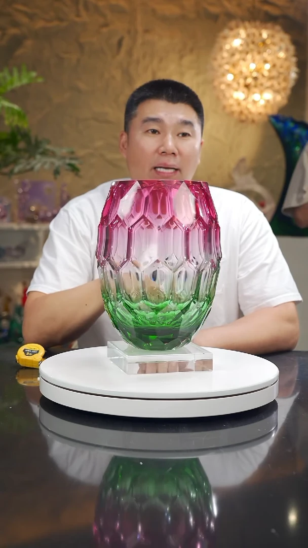 手工艺品琉璃苹*?福利金红绿凹切面花瓶