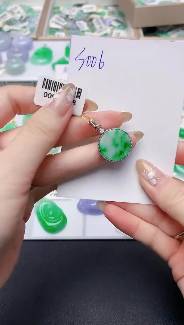 翡翠未镶嵌颈饰天然缅甸翡翠A货