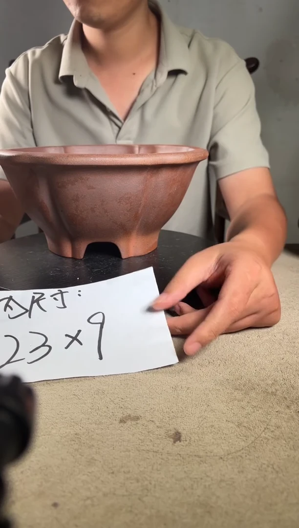 A宜兴紫砂小花盆