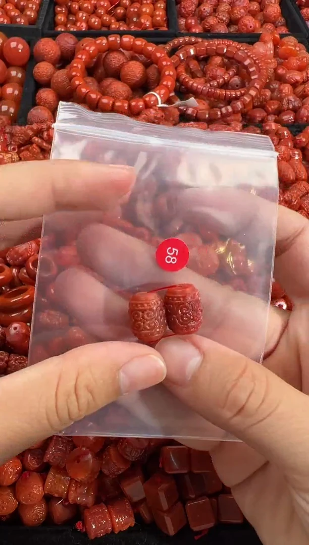 南红玛瑙未镶嵌颈饰1