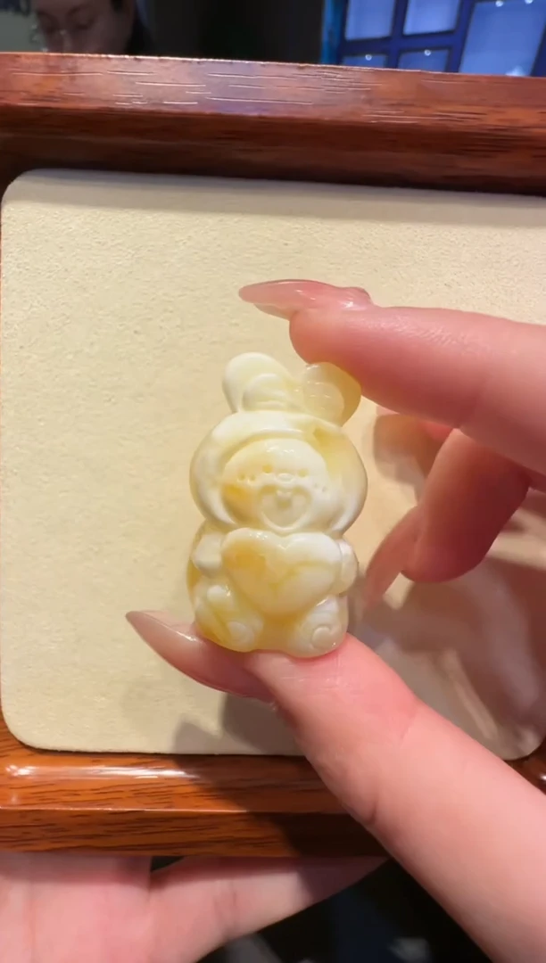 琥珀未镶嵌珠宝奇石✨****✨兔子