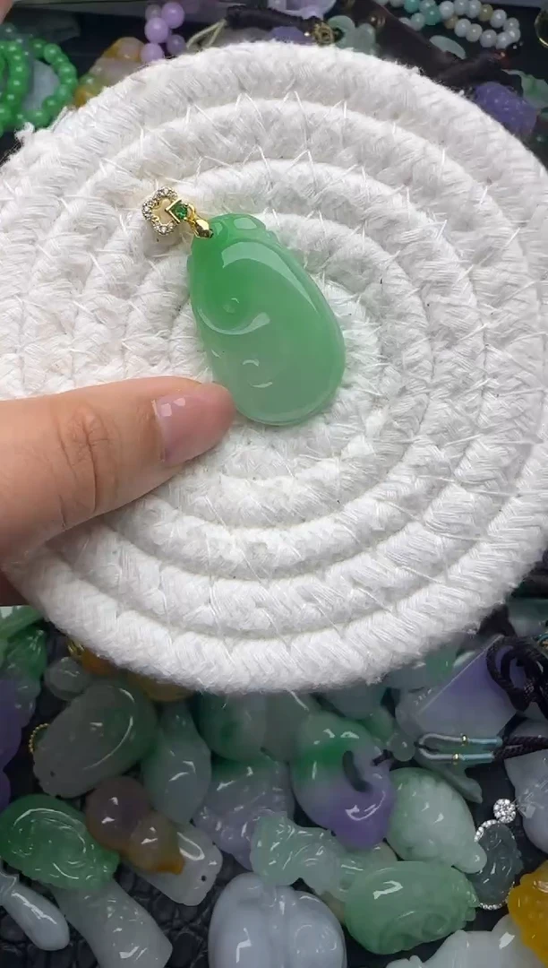 颈饰未镶嵌翡翠缅甸翡翠吊坠