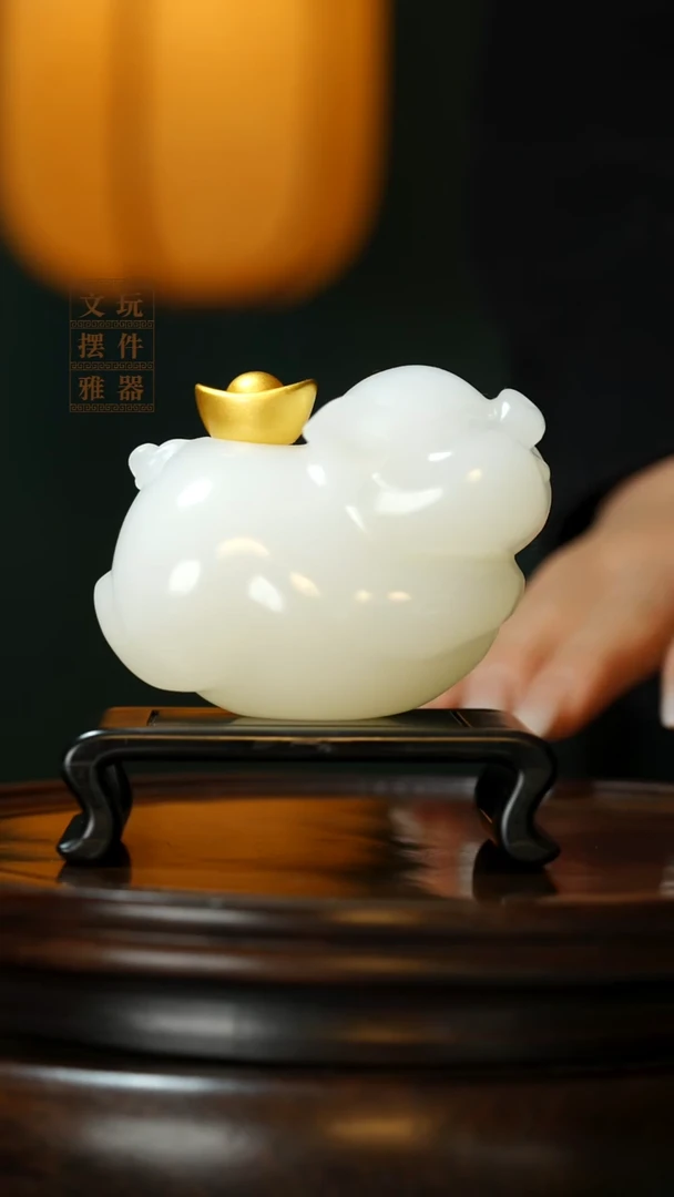 玉《元宝飞猪》手把件摆件